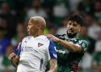 Deyverson em ação pela LDU