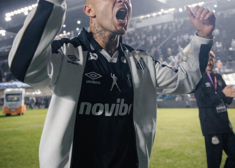 Everton Cebolinha durante jogo