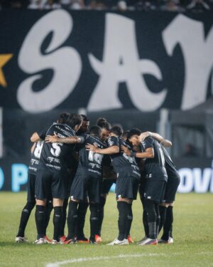 Santos conquista terceira vitória seguida e faz história