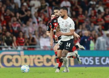 Jogo entre Flamengo e Corinthians no Maracanã.