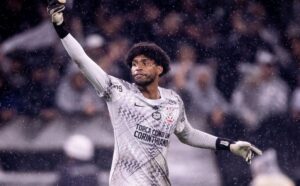 Estratégia de Hugo Souza: Foco e Juventude no Corinthians