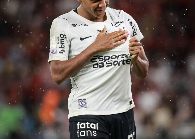 Gui Negão comemorando gol pelo Corinthians