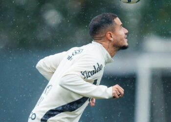 Coutinho treinando pelo Santos