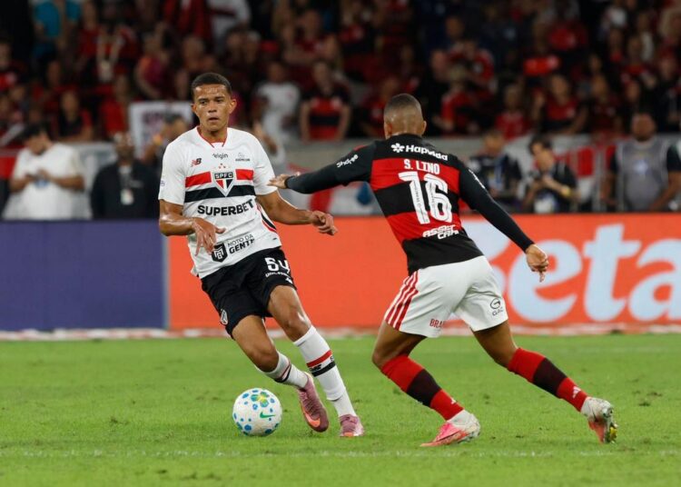 Osorio em ação pelo São Paulo