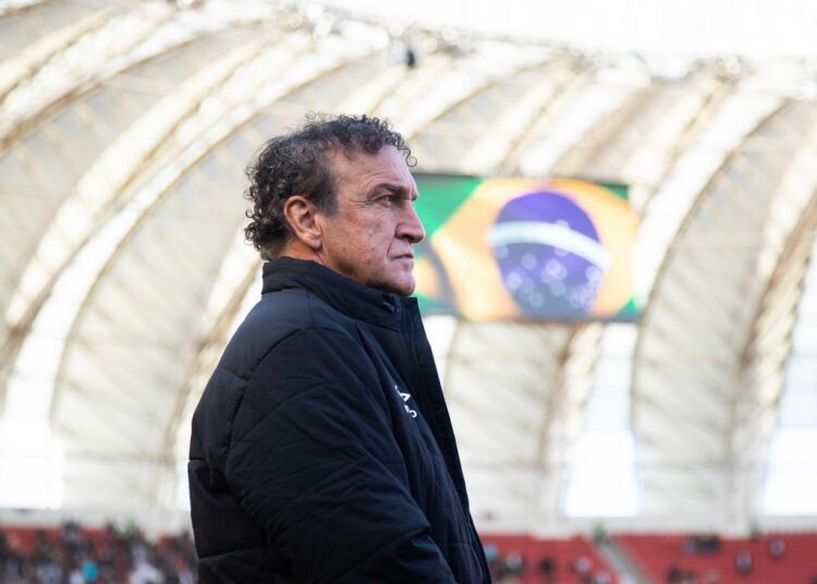 Lucas Veríssimo durante treino do Santos