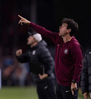 Corinthians Define Escalação para Confronto com Estudiantes