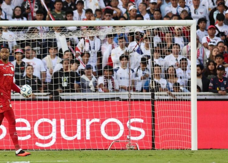 Jogadores do Palmeiras comemorando a vitória nos pênaltis
