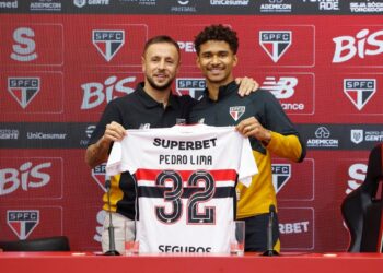 Pedro Lima em apresentação no São Paulo