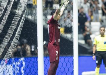 Gabriel Brazão durante jogo do Santos