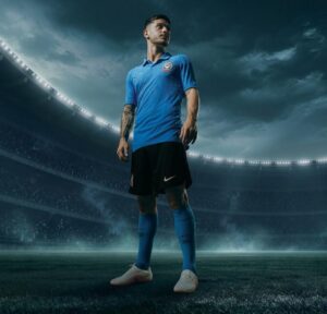 Nova Camisa Azul do Corinthians Celebra Ídolo e História