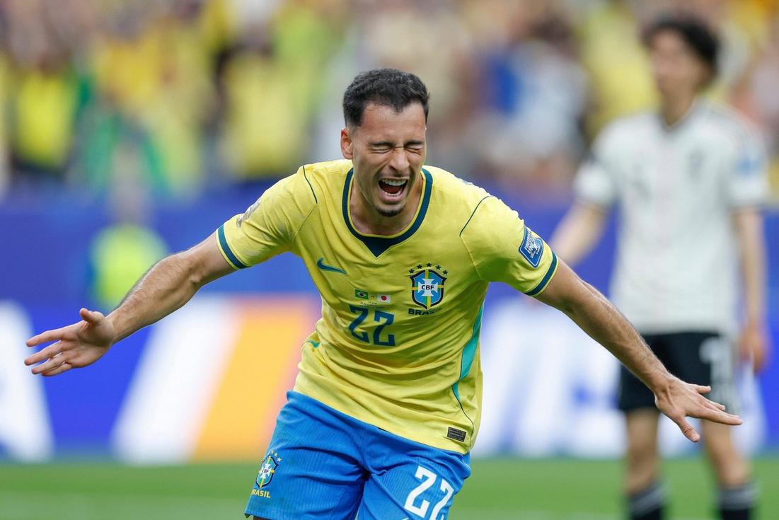Gabriel Martinelli em campo