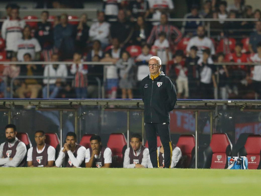 Dorival Júnior em coletiva de imprensa
