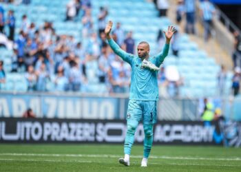 Weverton durante partida entre Grêmio e Palmeiras