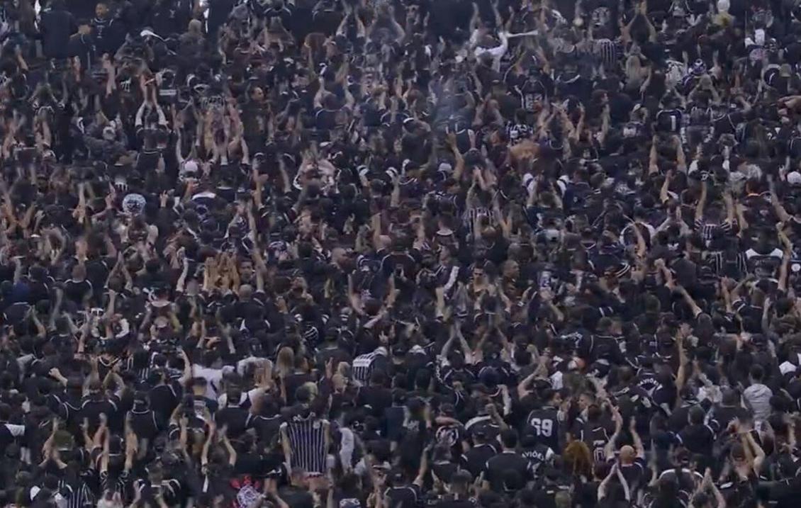Torcedores do Corinthians protestando