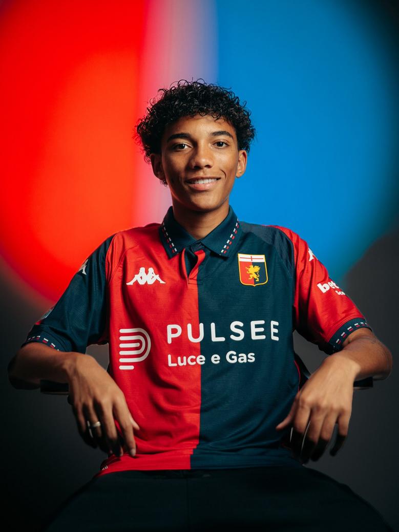 Robinho Jr. durante partida pelo Genoa