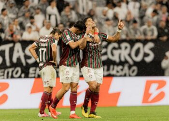 Corinthians em campo contra Fluminense