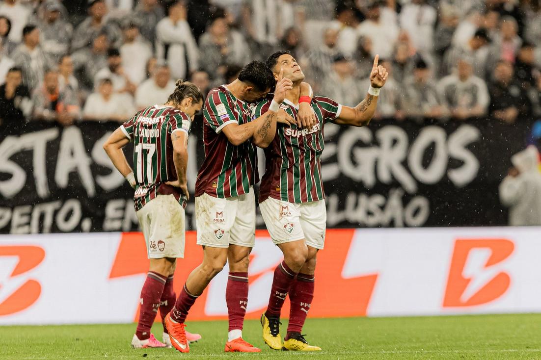 Corinthians em campo contra Fluminense
