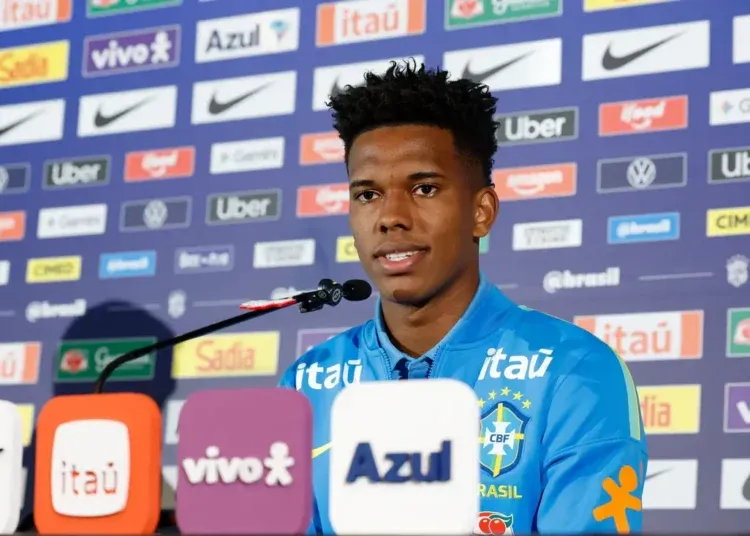 Estêvão durante entrevista coletiva