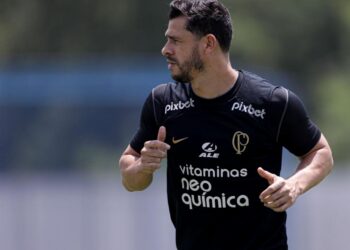Giuliano, ex-jogador do Corinthians, anuncia aposentadoria