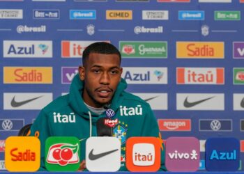Rayan em ação durante a partida contra a Austrália