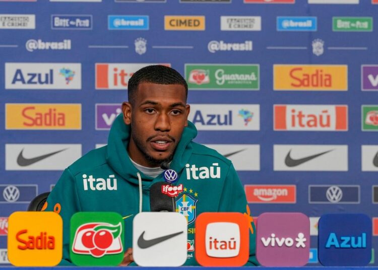 Rayan em ação durante a partida contra a Austrália
