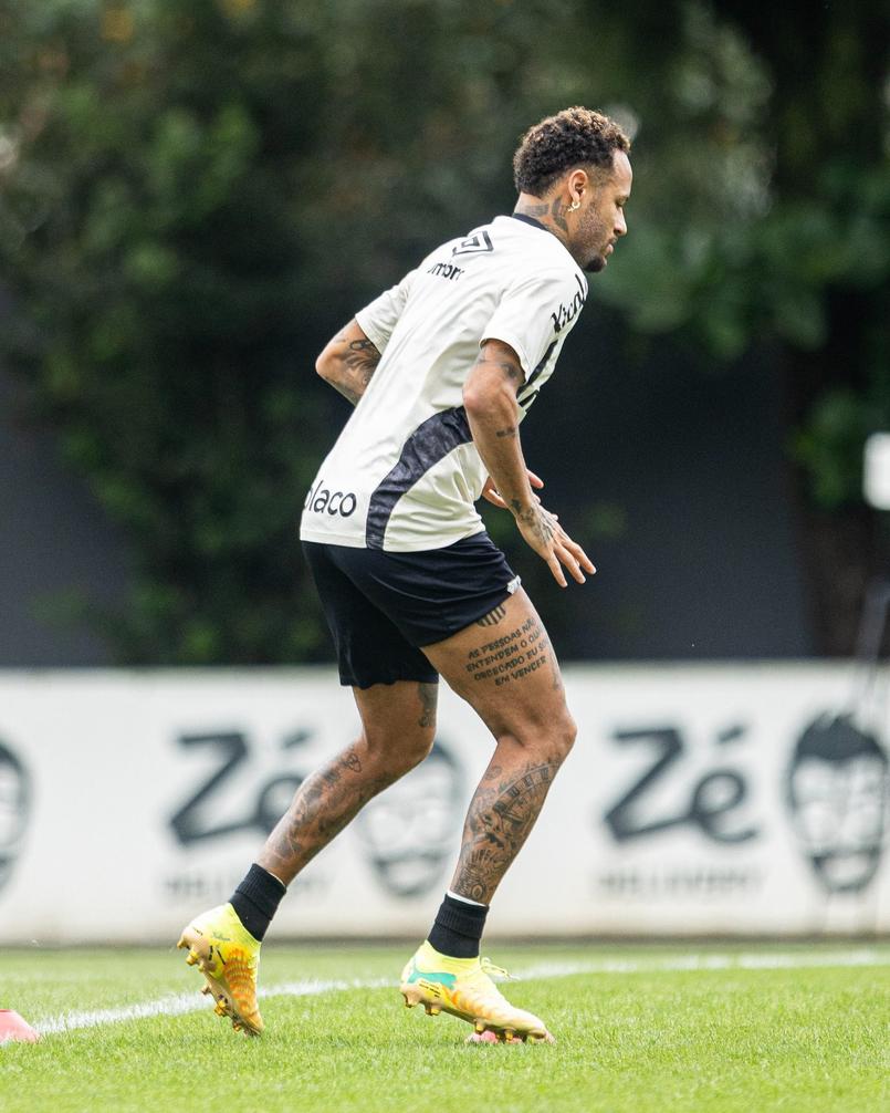 Neymar em treinamento no Santos
