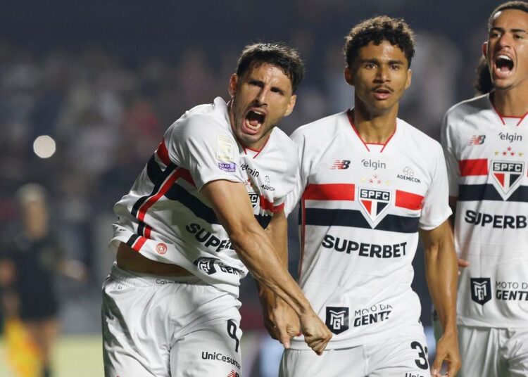 Clube de futebol de São Paulo em destaque