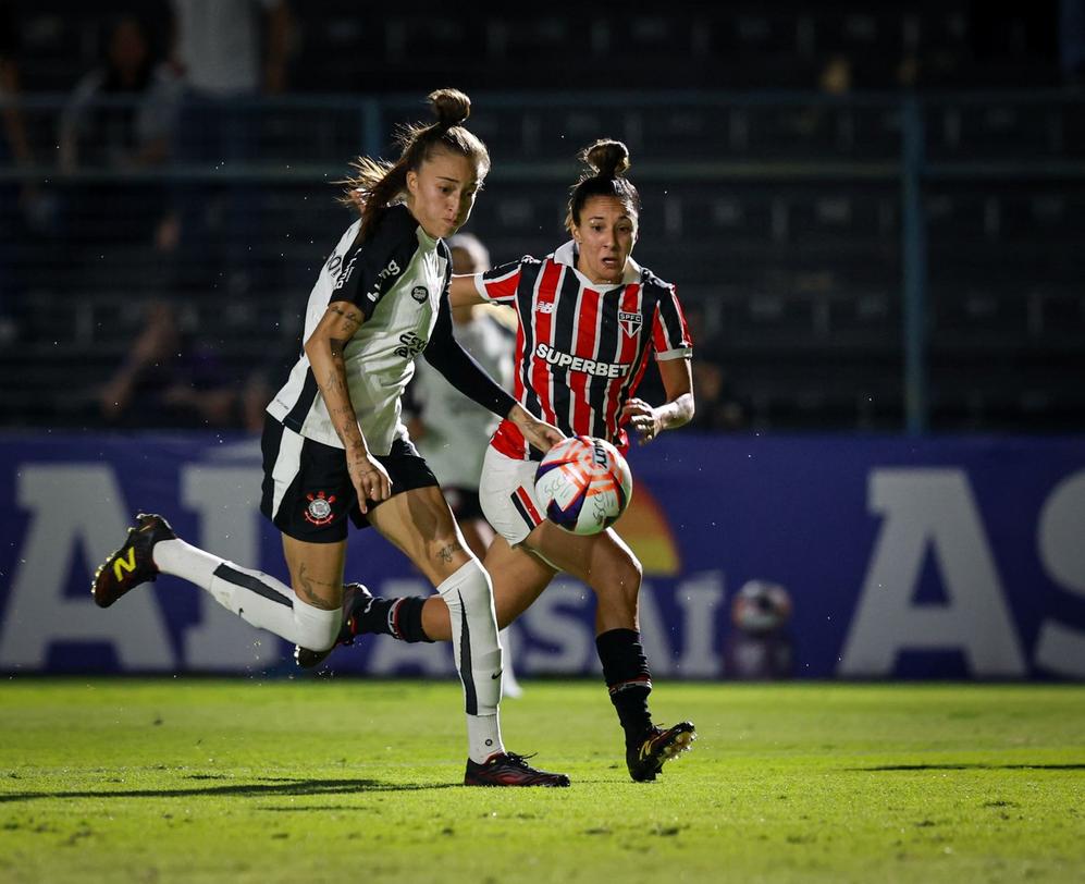 Corinthians e São Paulo se enfrentam na final do campeonato feminino.
