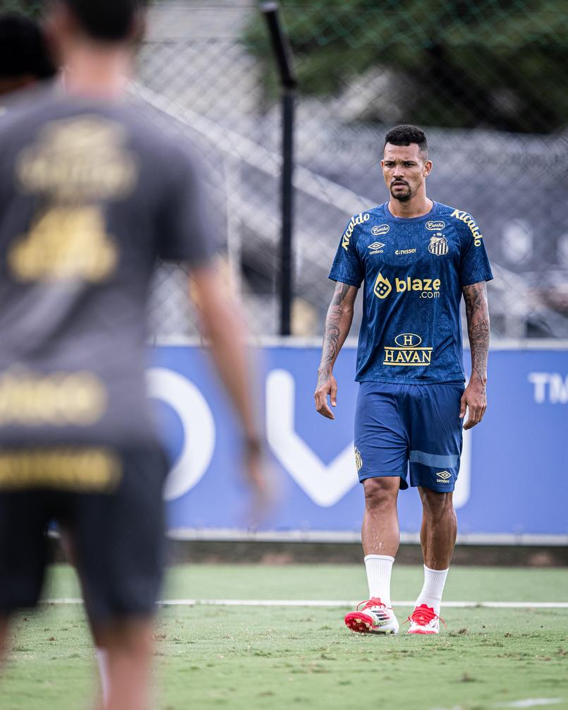 Zé Ivaldo em ação pelo Santos