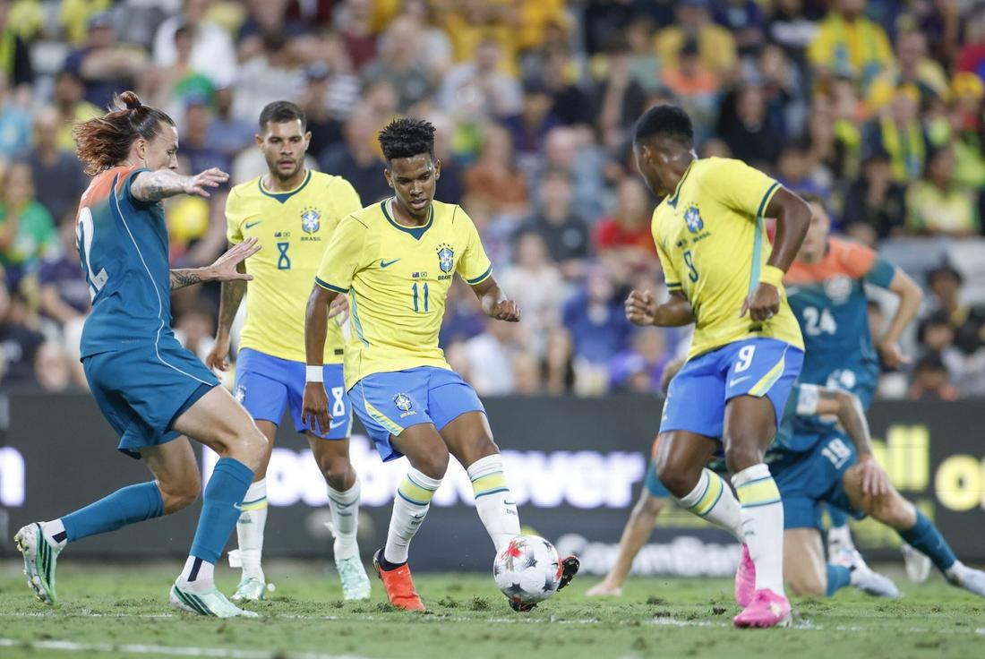 Estêvão durante partida pela Seleção Brasileira