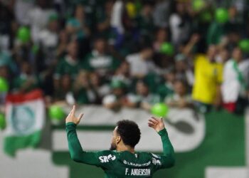 Jogadores comemorando a vitória