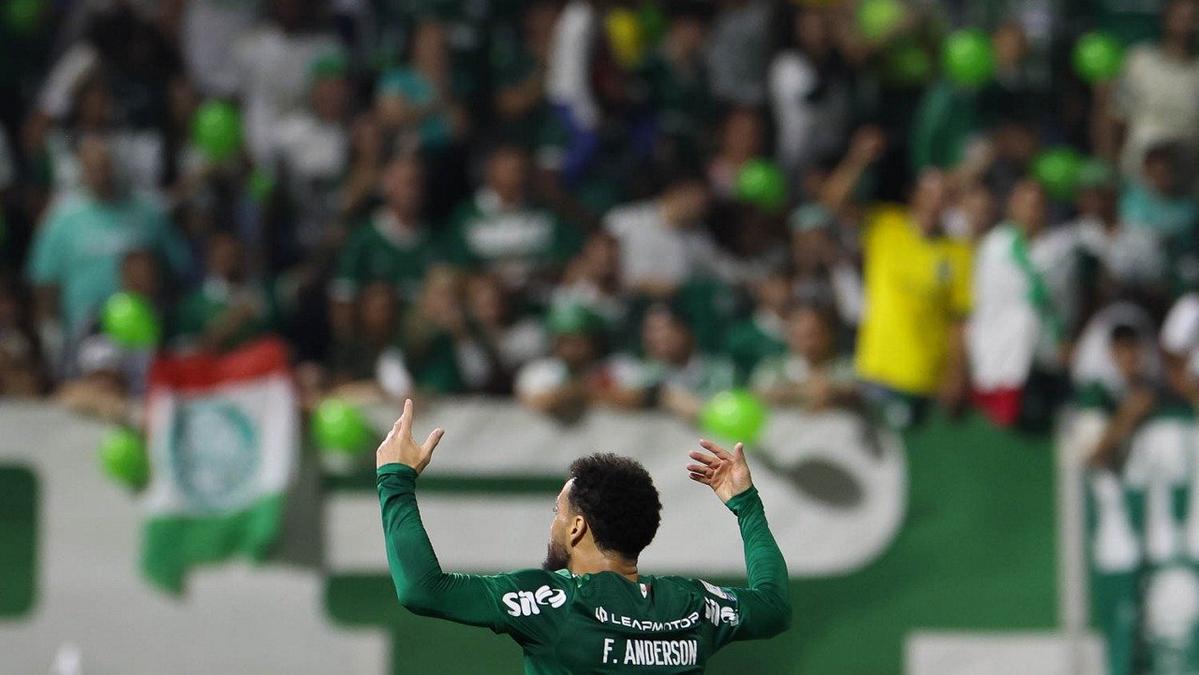 Jogadores comemorando a vitória