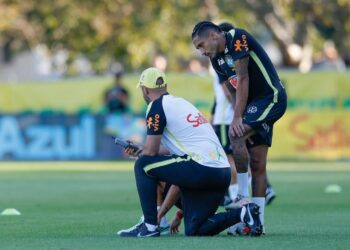 Raphinha em ação pela Seleção Brasileira