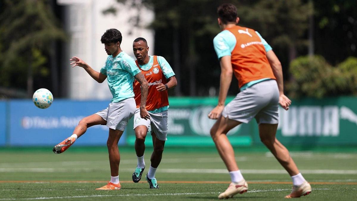 Palmeiras treina na Academia de Futebol