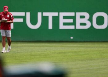 Jogadores do Palmeiras treinando na Academia
