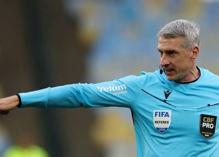 Anderson Daronco arbitra clássico