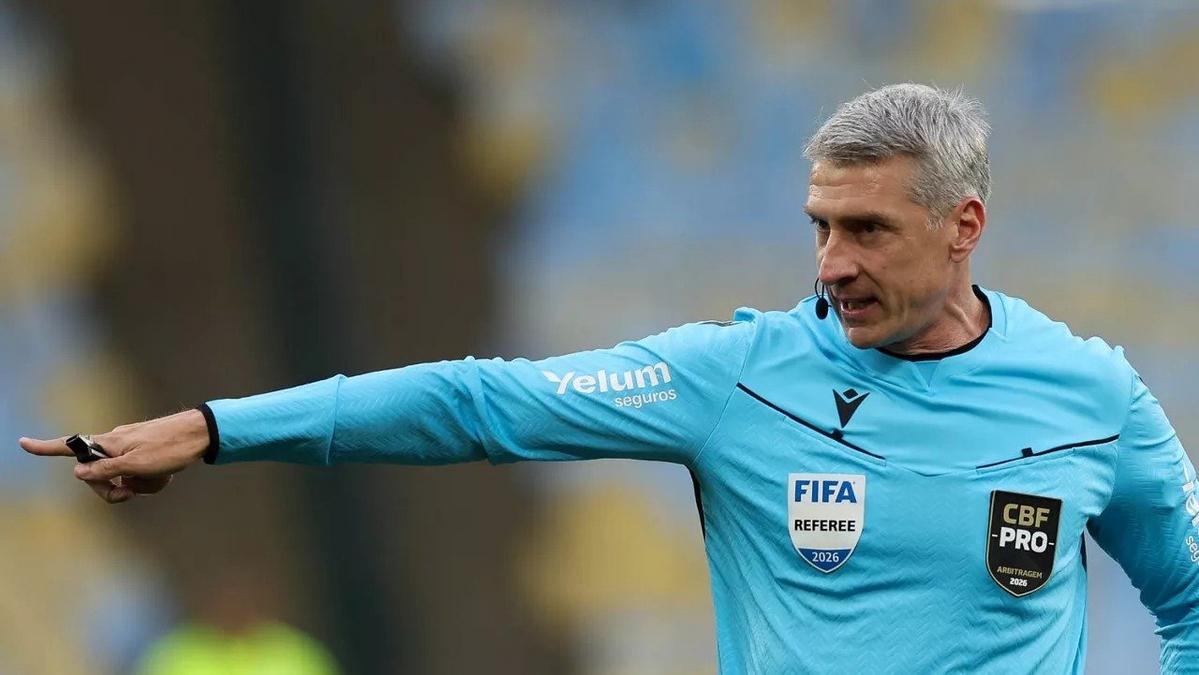 Anderson Daronco arbitra clássico