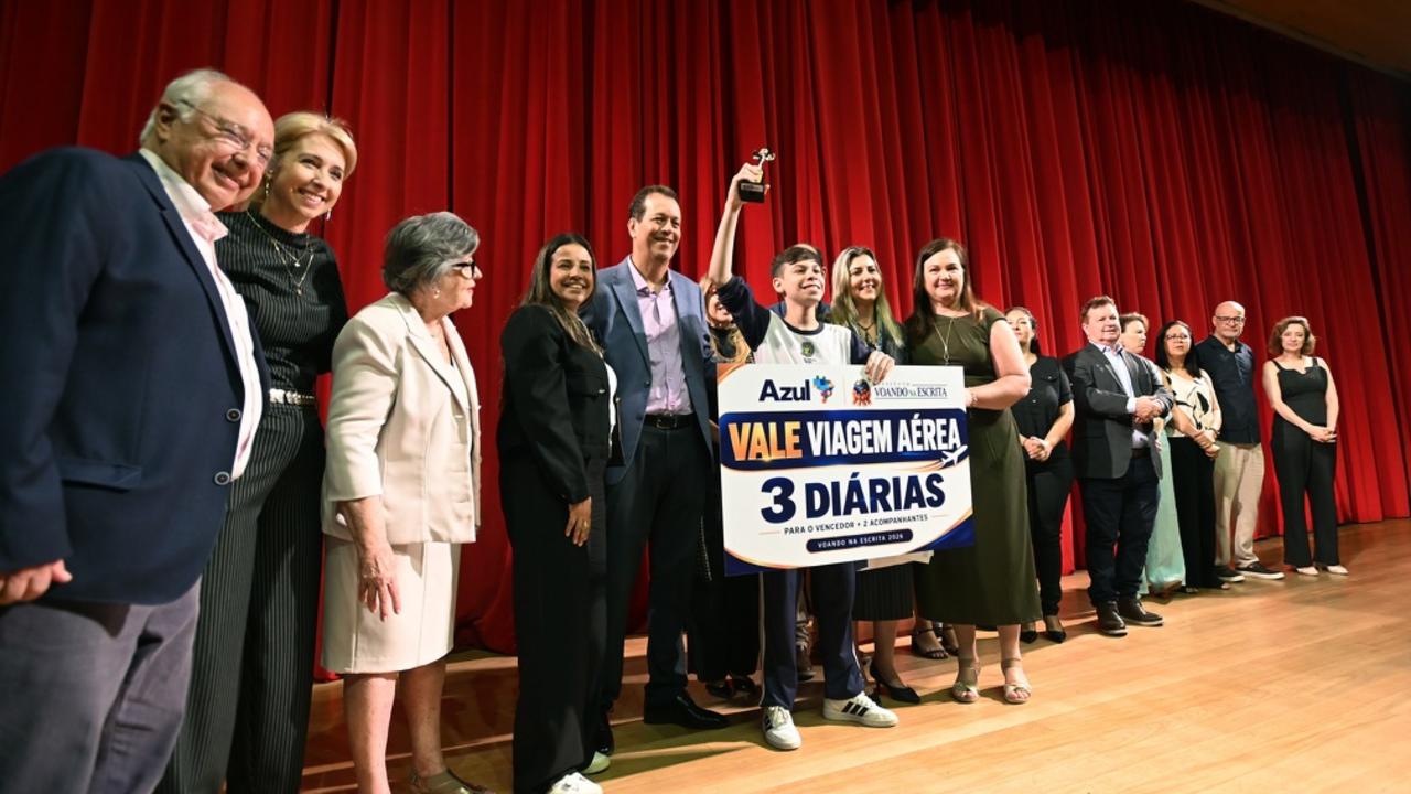 Cerimônia premiou 17 alunos da rede municipal de Campinas, teatro lotado