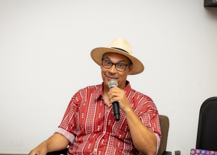 Samuel de Monteiro, filho do cordelista Asa Branca do Ceará, com tradição na poesia popular