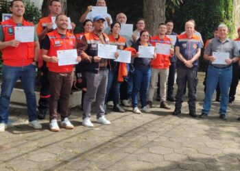 Profissionais de nove municípios em treinamento de drones com foco em segurança e privacidade