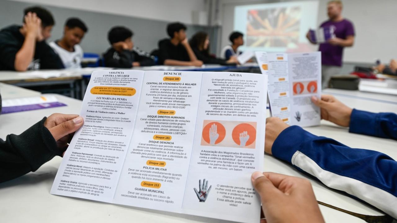 Estudantes participam de debate sobre igualdade de gênero em escola municipal