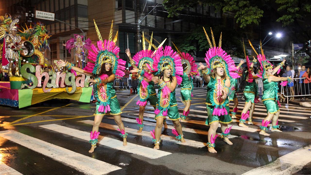 Último desfile de escolas de samba em Campinas na Avenida Francisco Glicério