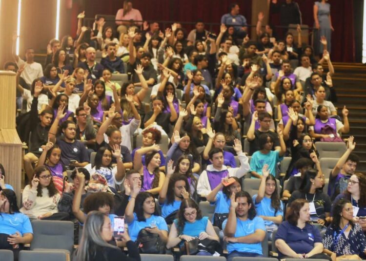 Cerimônia da primeira edição da diplomação para empresas parceiras do jovem aprendiz