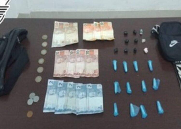 cocaína e dinheiro