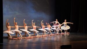 Espetáculo de ballet clássico reúne jovens bailarinos e profissionais em Campinas