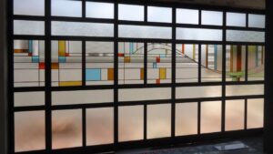 Arte do vitral ganha novos olhares em exposição gratuita no Galleria Shopping
