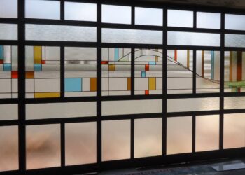 Exemplo de vitral e mostra no Galleria Shopping
