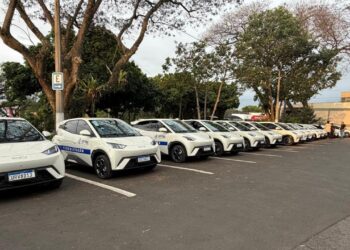 14 carros elétricos e um híbrido representam redução de 3,20 toneladas CO2