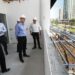 Construção na avenida José de Souza Campos com equipe durante visita