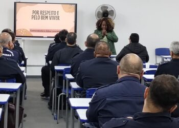 Formação anual da Guarda Municipal de Campinas durante palestra